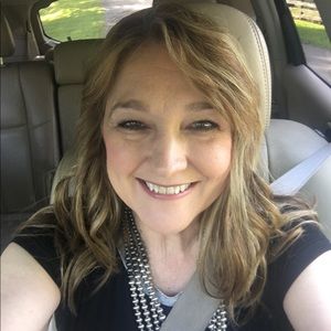 Meet your Posher, Lora